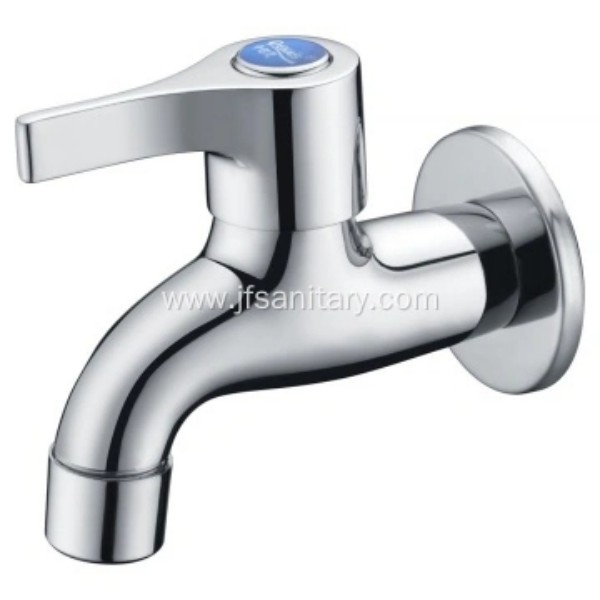 Rubinet monté sur mur à eau froide